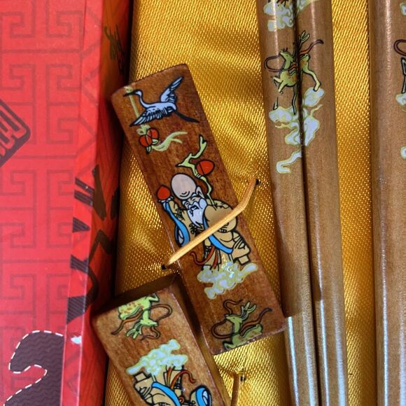 New Set High Ranking Present Chopsticks China & Rests 6 Pairs Wooden Novelty - Picture 3 of 12